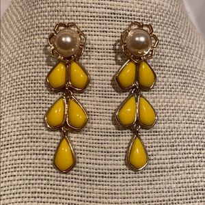 Kate Spade charming golden pearl flower earrings